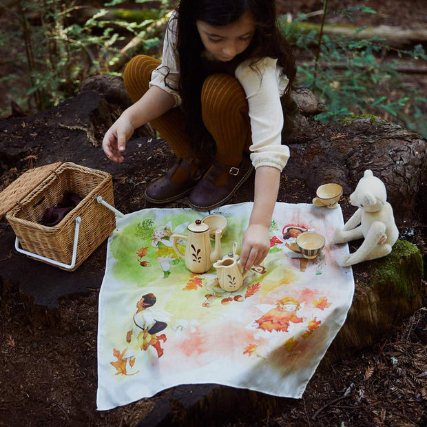 PAÑUELO DE SEDA ILUSTRADO